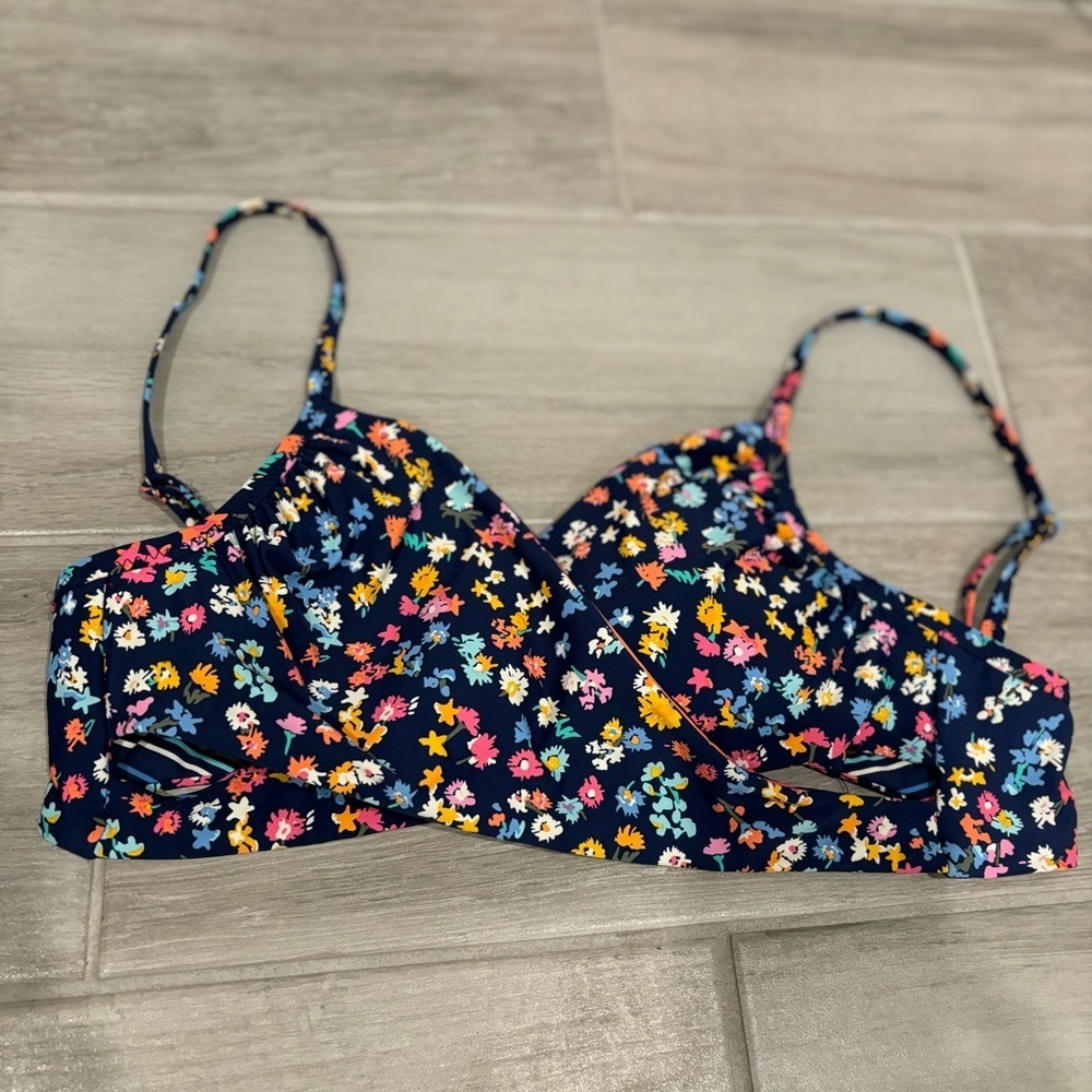 Vera Bradley Reversible Bikini top - floral‎ and stripes size Small/VS bottoms M - Picture 4 of 14